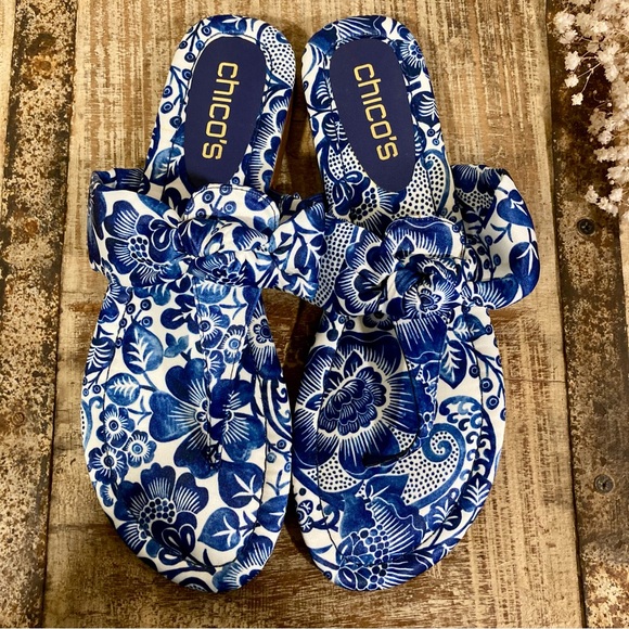 Chico's Blue Floral Thong Sandals Classic Navy/White Natalia Printed 8 NWOB - Picture 2 of 14